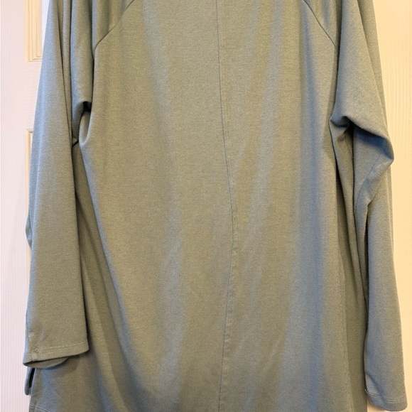 Banana Republic Soft Mint V-Neck long sleeve - Picture 1 of 5